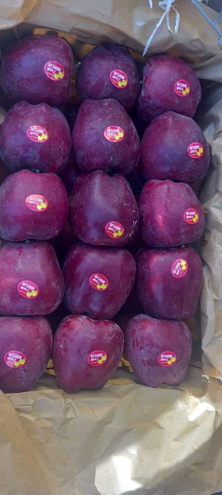 Fresh Afghan red apples